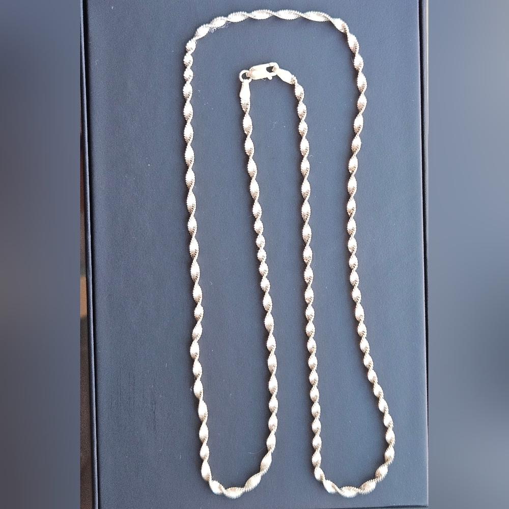 Silver .925 Italy 24" Twisted Necklace Maker Marked
